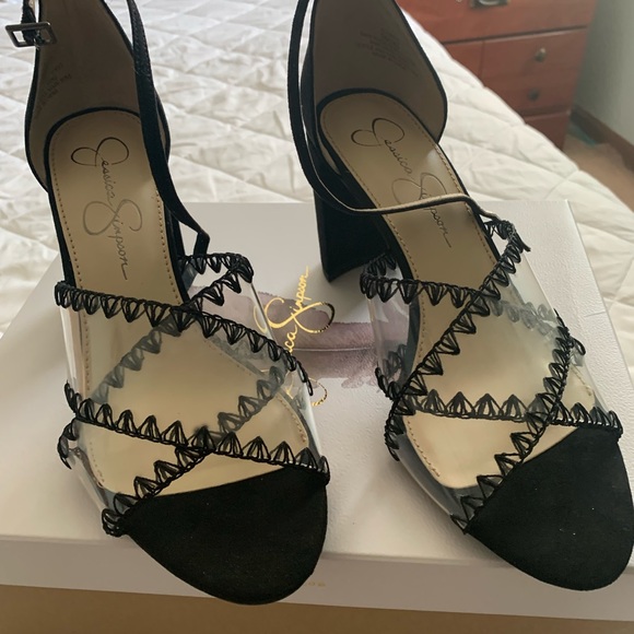 Gorgeous shoe! Square heel, brand new - Picture 2 of 3